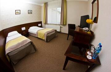 Фото номера Стандартный двухместный номер с 2 отдельными кроватями Отель Hotel Rad г. Грудзёндз 3