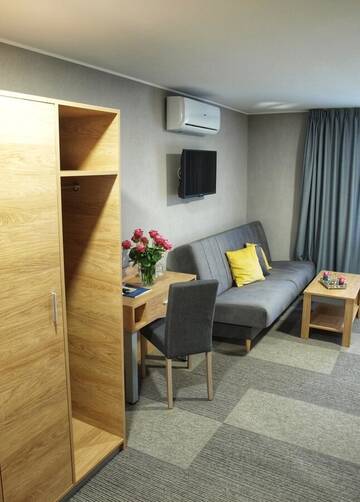 Фото номера Стандартный трехместный номер Отель Hotel Rudnik г. Грудзёндз 3